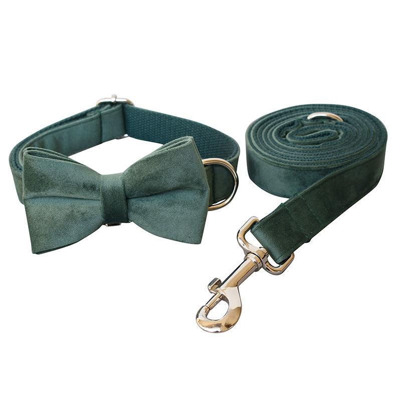 Luxurious emerald velvet dog collar and leash set by Dog Hugs Cat, featuring soft velvet material and elegant design for pets.
