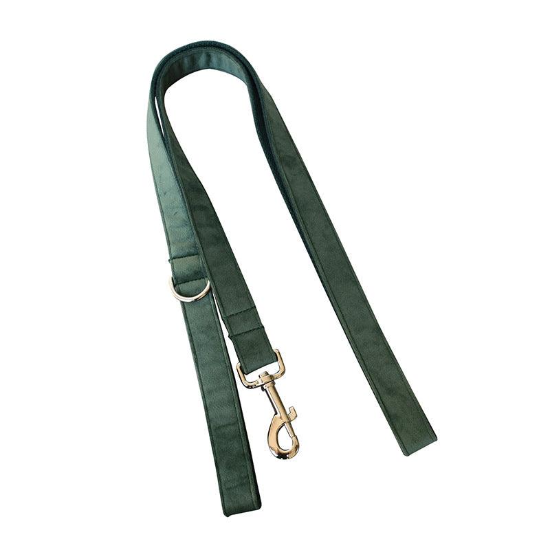 Luxurious emerald velvet dog collar and leash set from Dog Hugs Cat, featuring soft velvet material and elegant design.