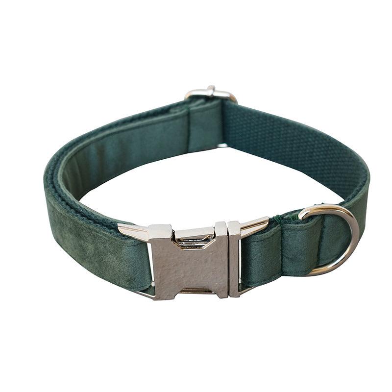 Emerald velvet dog collar and leash set from Dog Hugs Cat, featuring a plush, luxurious design for stylish pet accessories.
