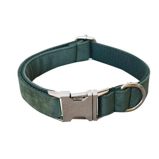 Emerald velvet dog collar and leash set from Dog Hugs Cat, featuring a plush, luxurious design for stylish pet accessories.